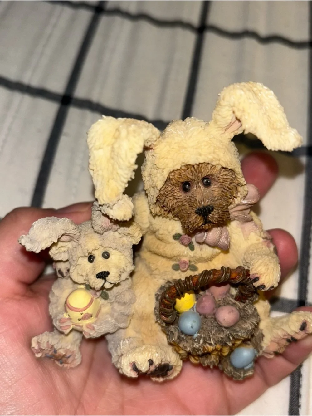 Boyds bears Marlowe whith Kinsey egg decoratives
